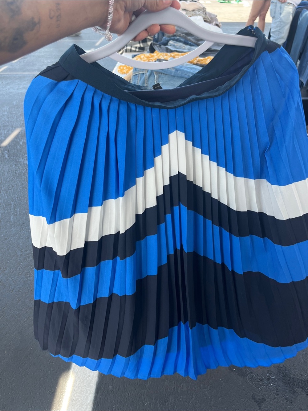 Banana Republic Blue, Black & White Pleated Chevron Skirt
